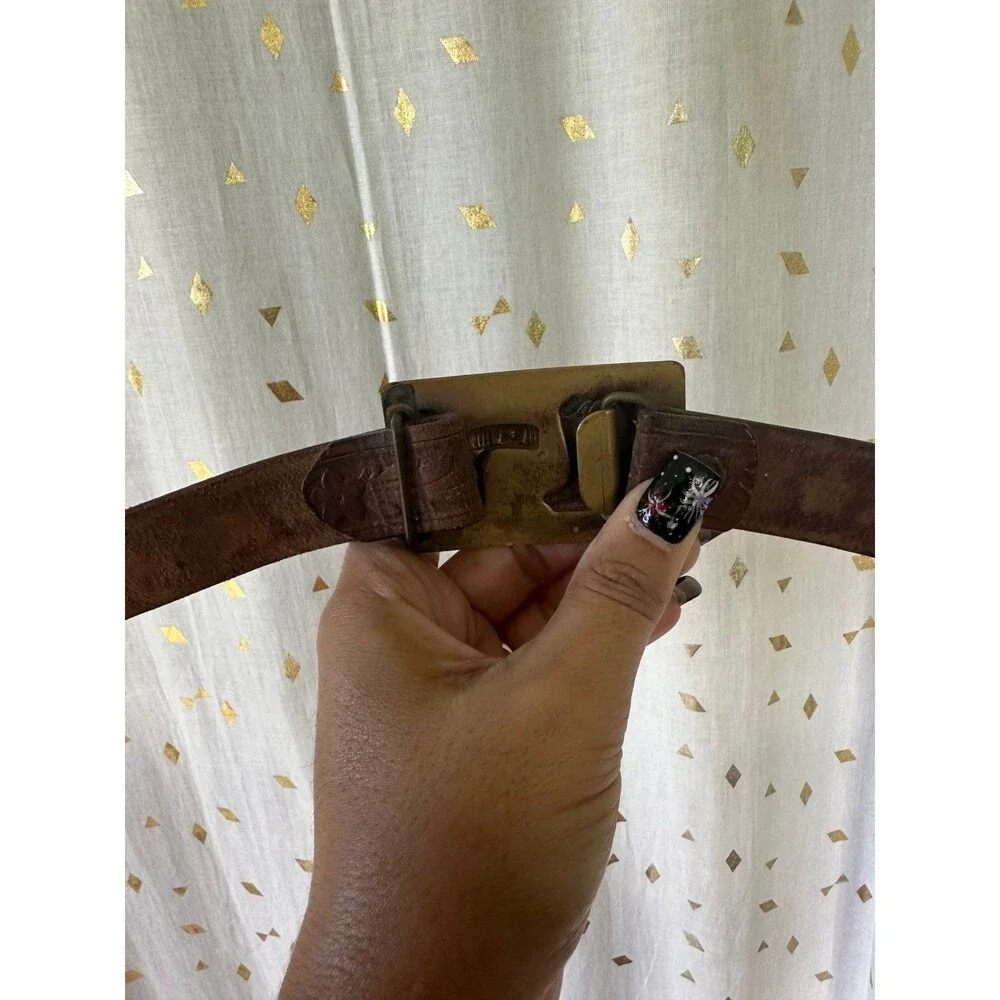 VTG The Larit Fort Worth Justin Brass Tone Buckle Embossed Tooled Leather Belt
